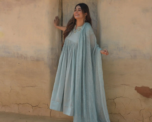 8 Outfits Every Girl is Wearing This Wedding Season