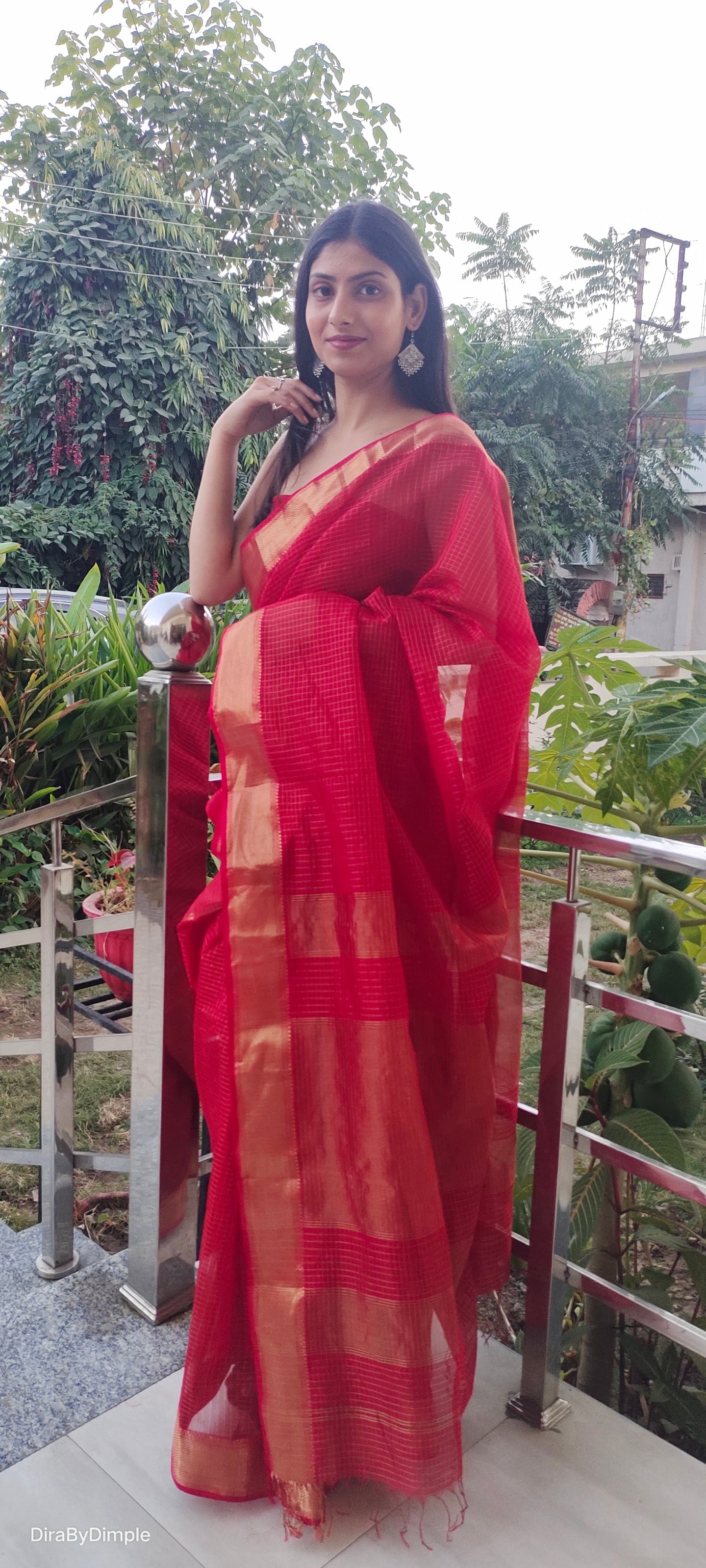 Sophisticated Red Crimson Maheshwari Silk Saree Gold Zari Geometric