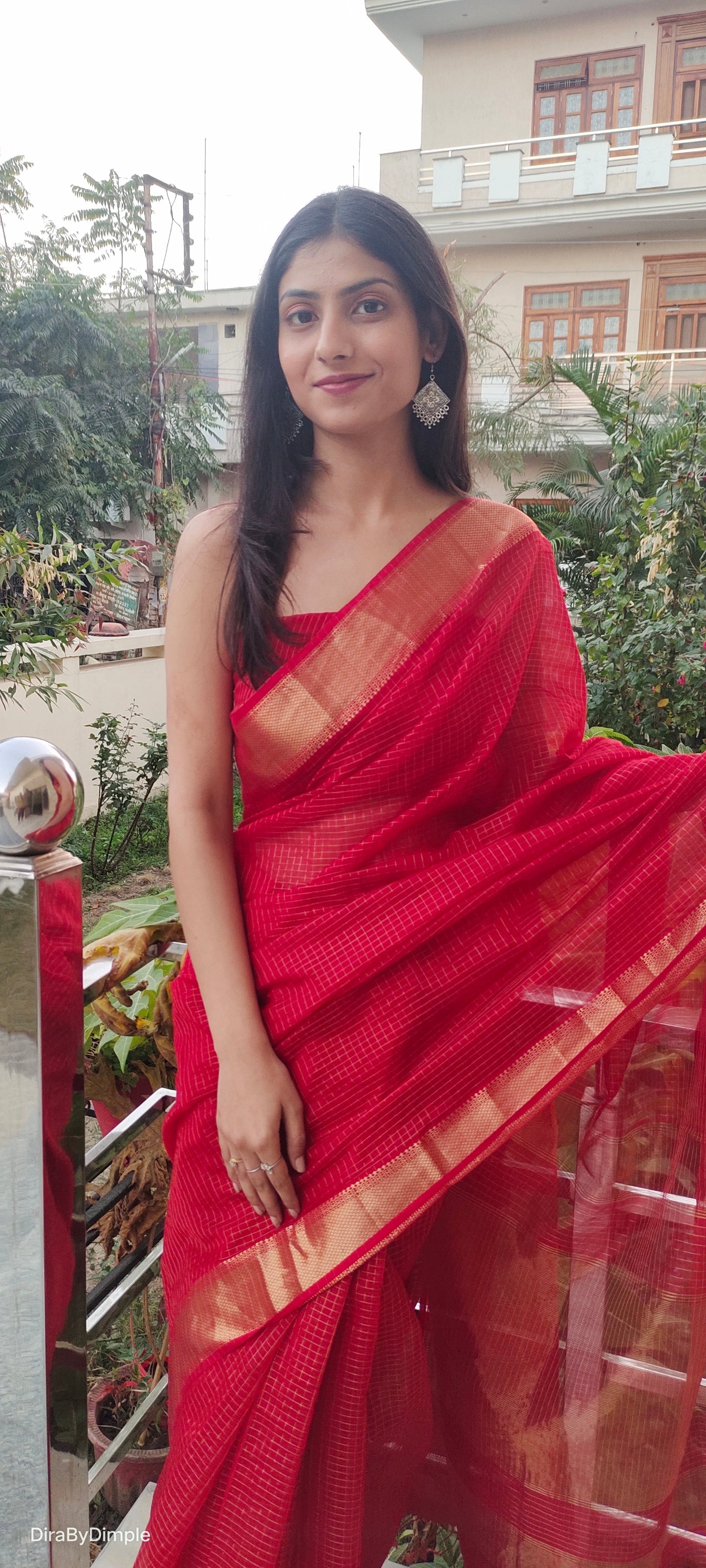 Sophisticated Red Crimson Maheshwari Silk Saree Gold Zari Geometric