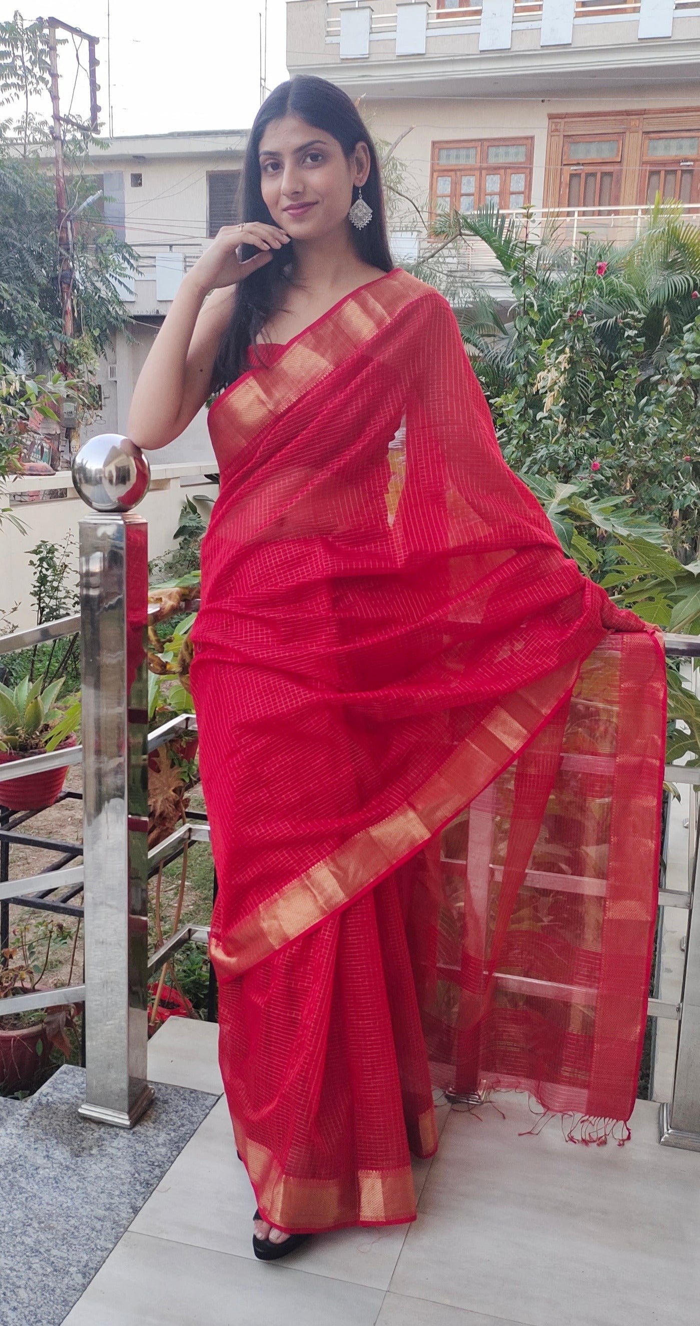 Sophisticated Red Crimson Maheshwari Silk Saree Gold Zari Geometric