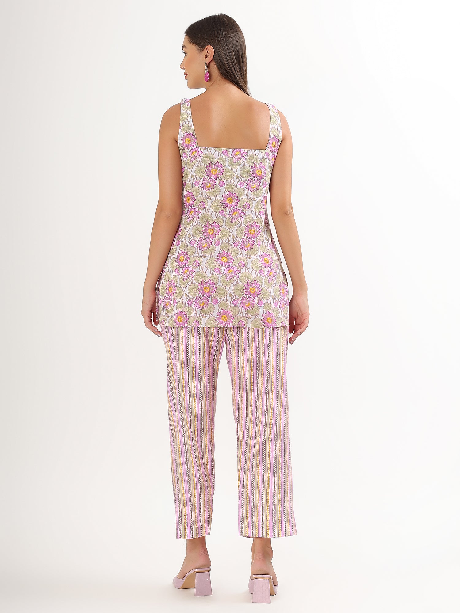 Chic Pink Floral Short Cotton Kurta with Pant Set