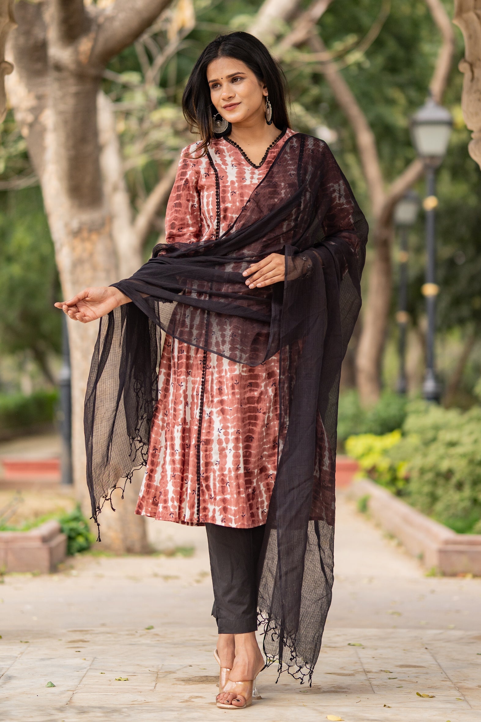 Maroon Tie Dye Shibori Print Cotton Kurta Pants Dupatta Set