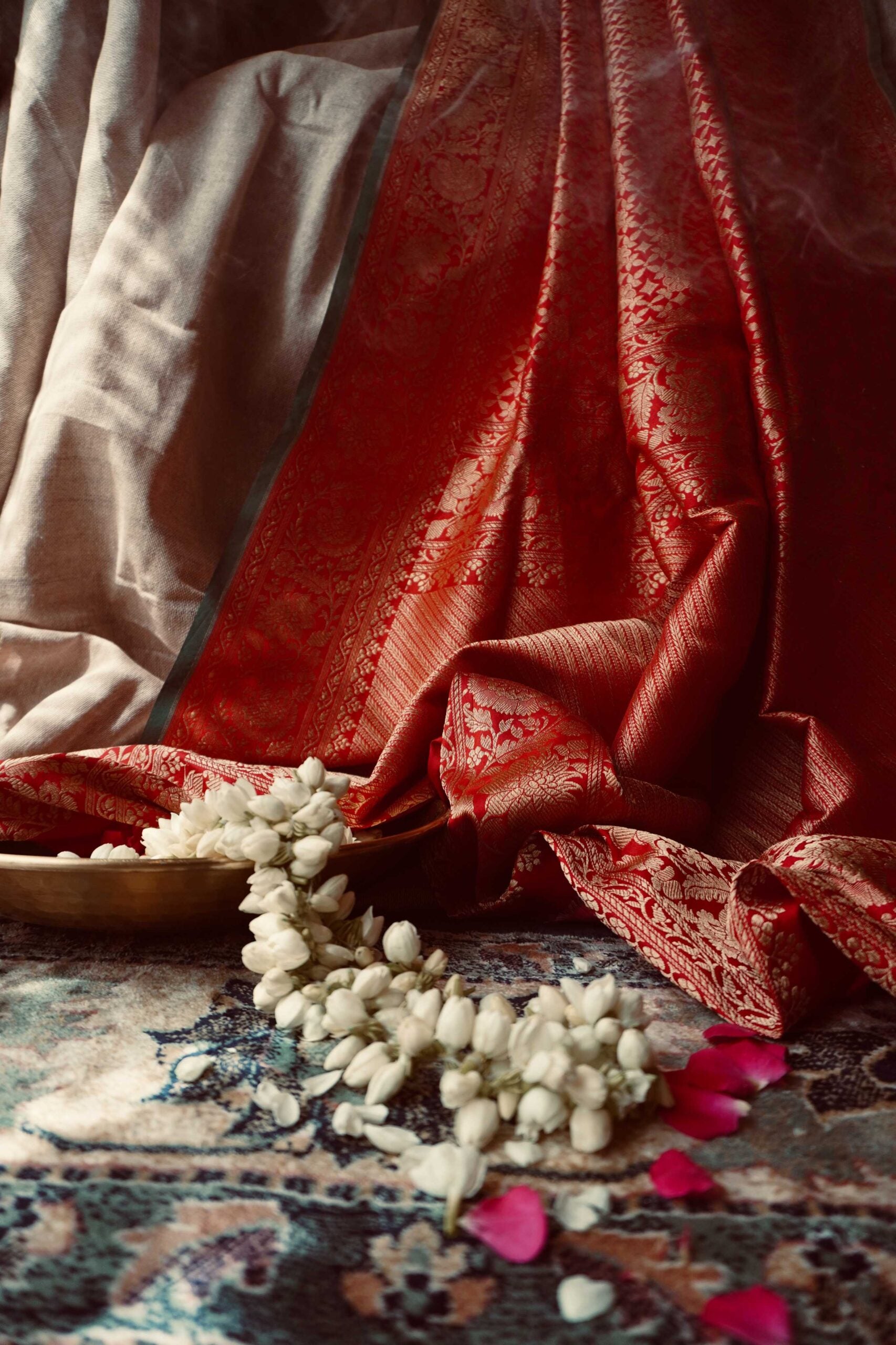 Red Laal Benaras Silk Saree Gold Zari Geometric Jaal