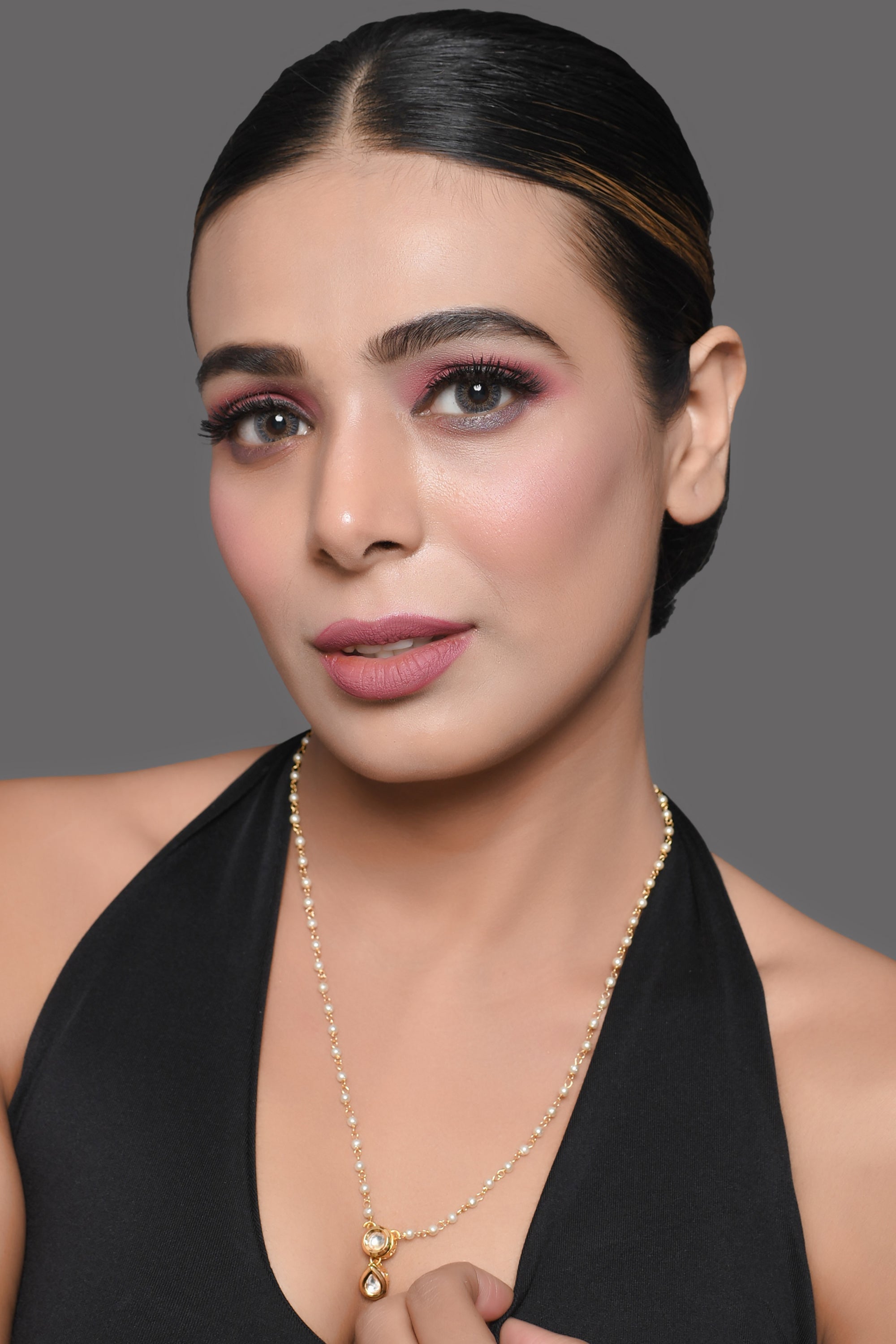 White Gold Tone Light Weight Kundan Necklace