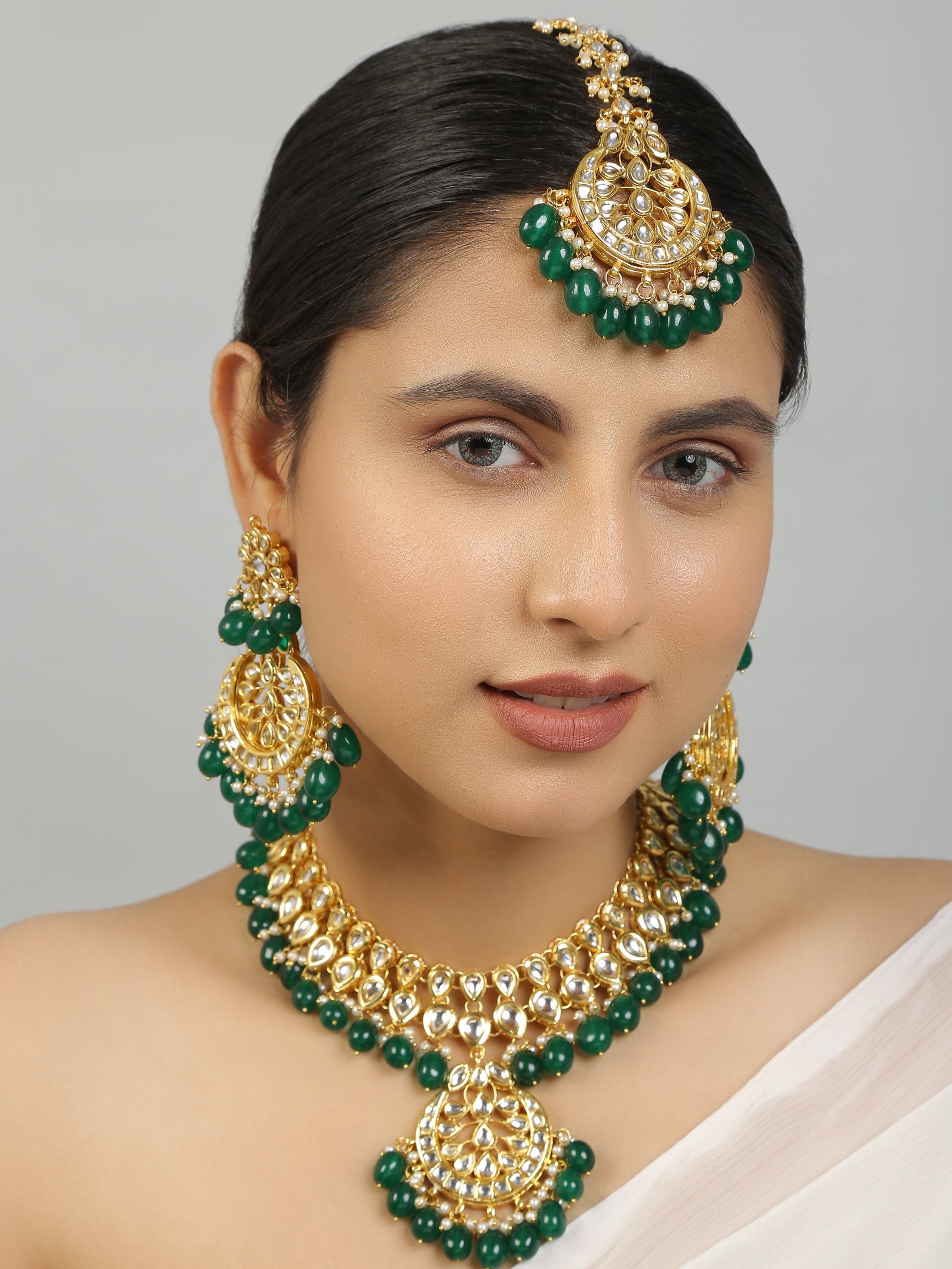 Emerald beaded Kundan Necklace with Earrings & Maang Tikka