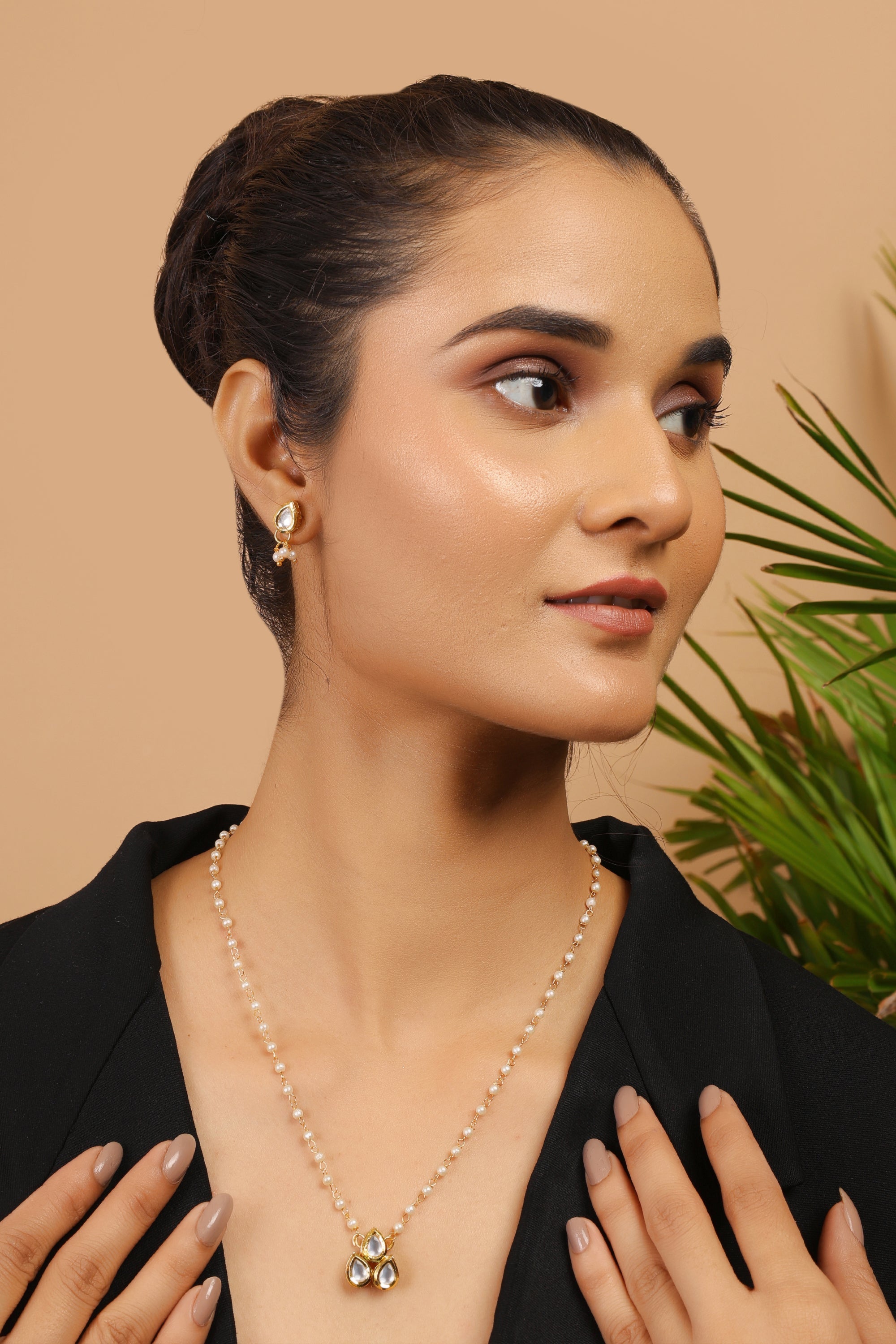 Tear Drops Kundan Necklace With Pearls