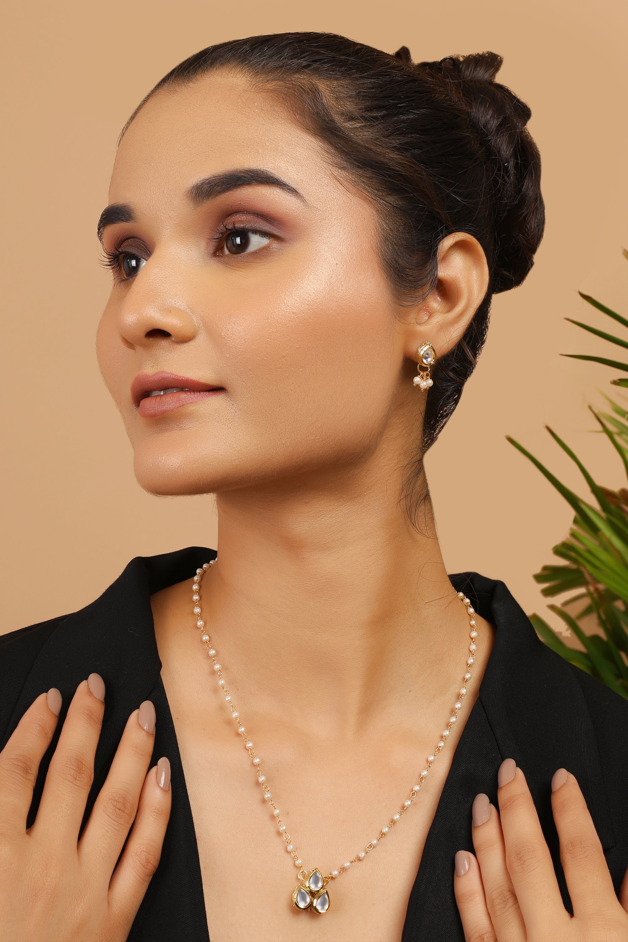 Tear Drops Kundan Necklace With Pearls