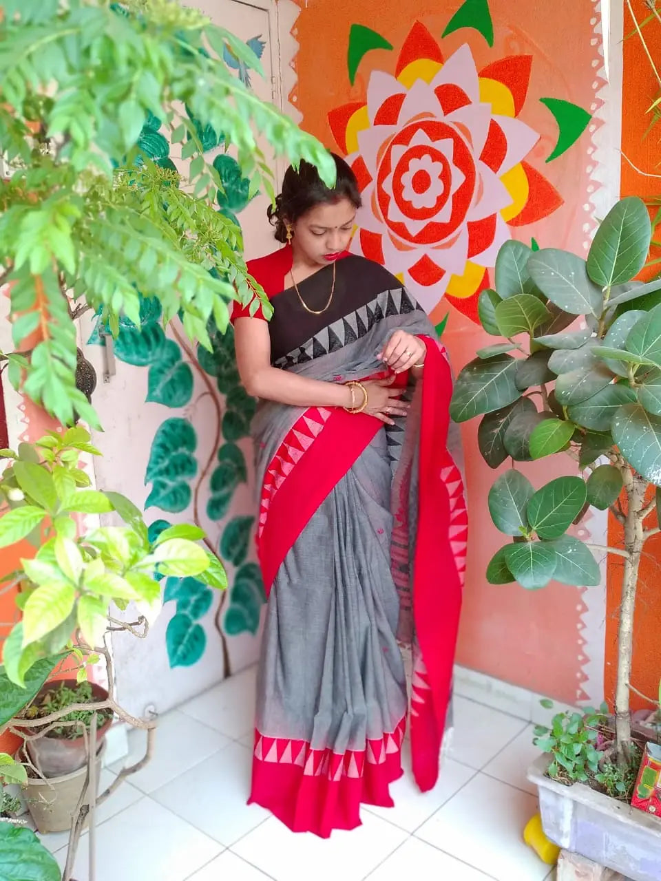 Red Gray Handwoven Bengal Cotton Saree Jamdani Kalka Temple Motifs