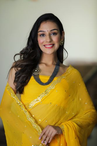 Captivating Yellow Chiffon Saree Mirror Sequin Work Geometric