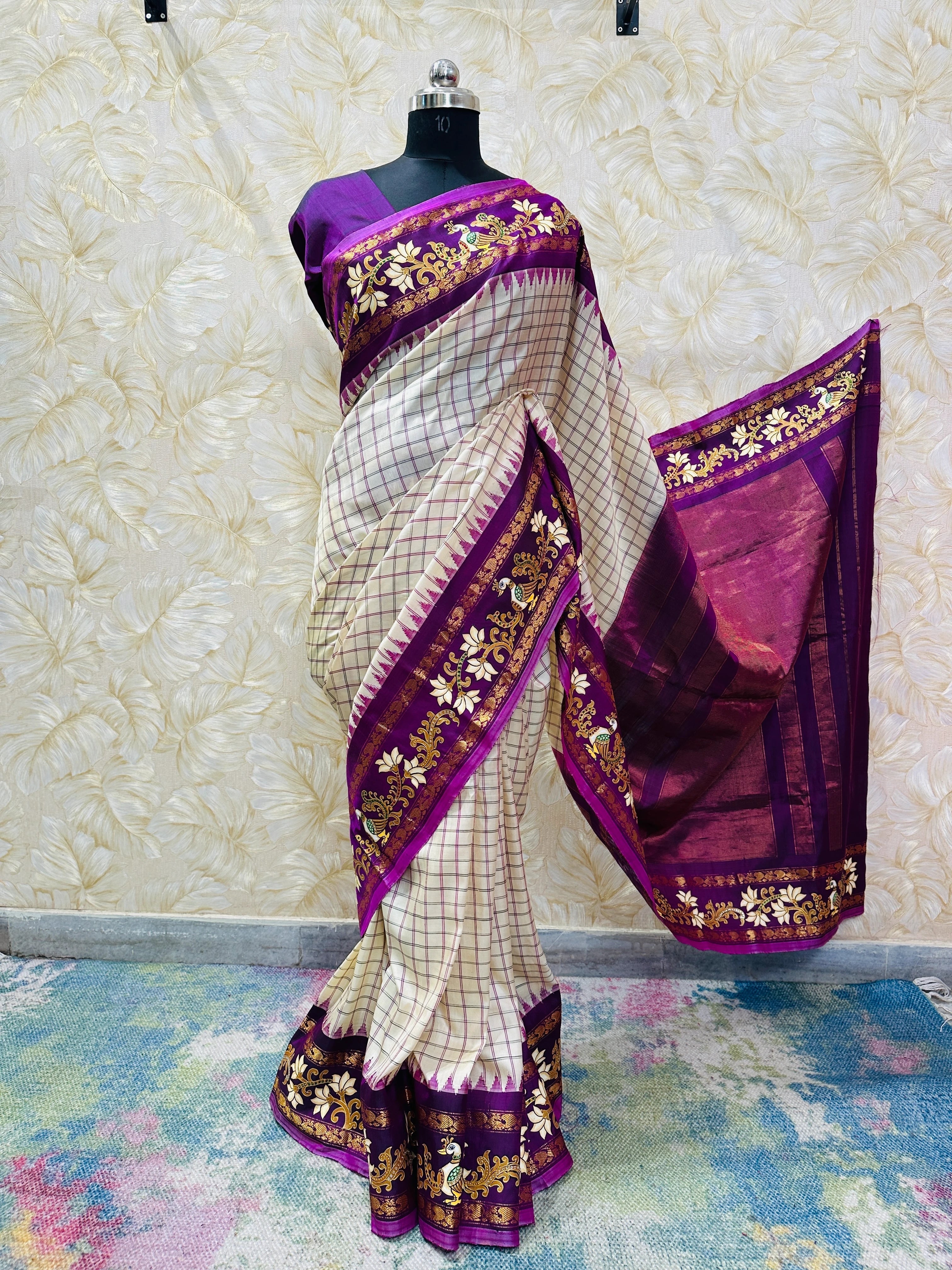 Elegant White Purple Gadwal Silk Tanjore Zari Saree