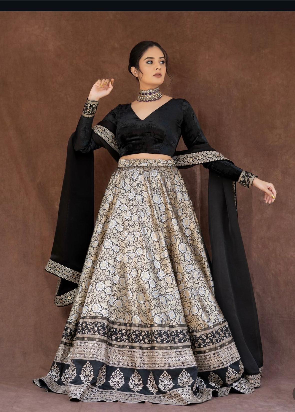 Black Banarasi Lehenga Brocade Pita Border Velvet Blouse Organza Dupatta