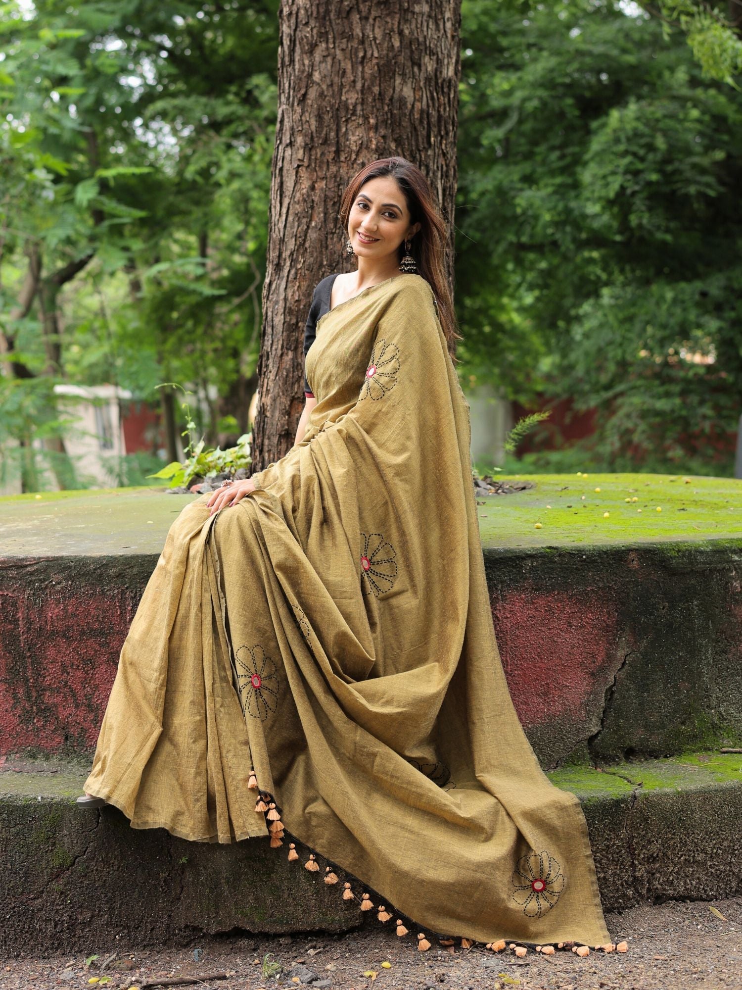 Kavita- Olive beige kanta work saree with blouse