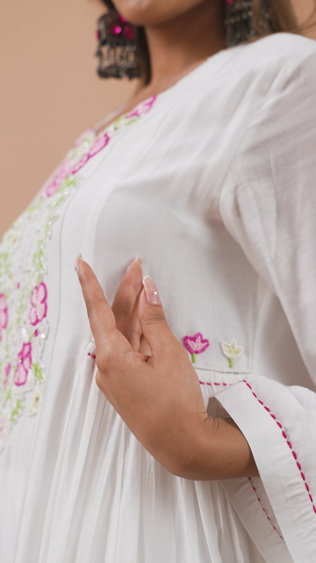 Load video: Parijat White Floral Embroidered Kurta Set