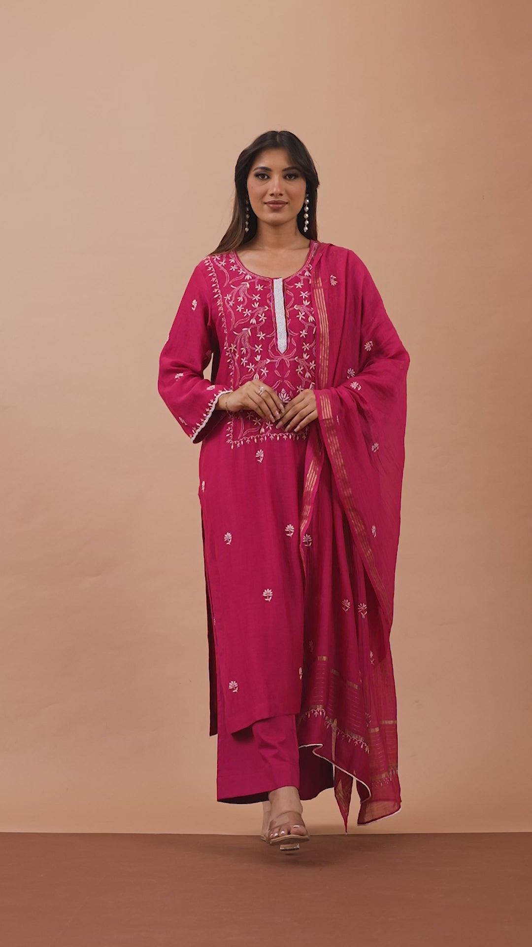 Load video: Gulbahar Mul Chanderi Kurta Set – Festive Raspberry