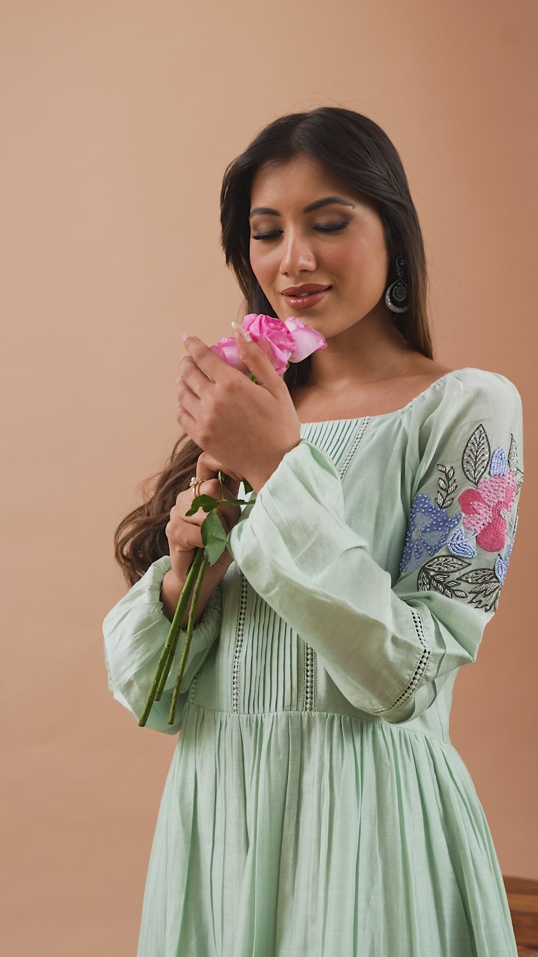 Load video: Sia Pistachio Green Chanderi Kurta with Floral Embroidery