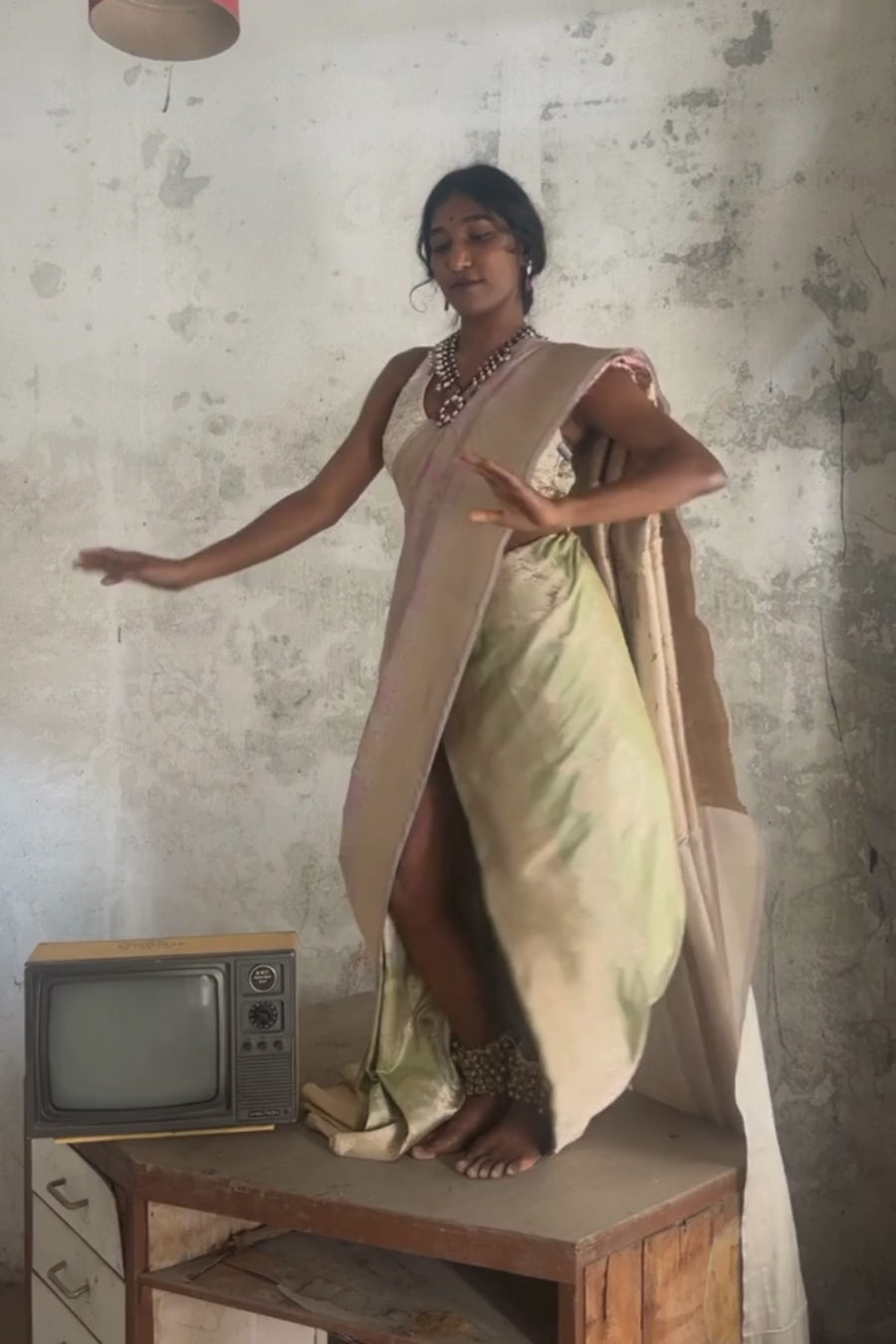 Load video: Pearl Grey Benaras Silk Saree Pastel Pink Lavender Jaal Meenakari Motifs