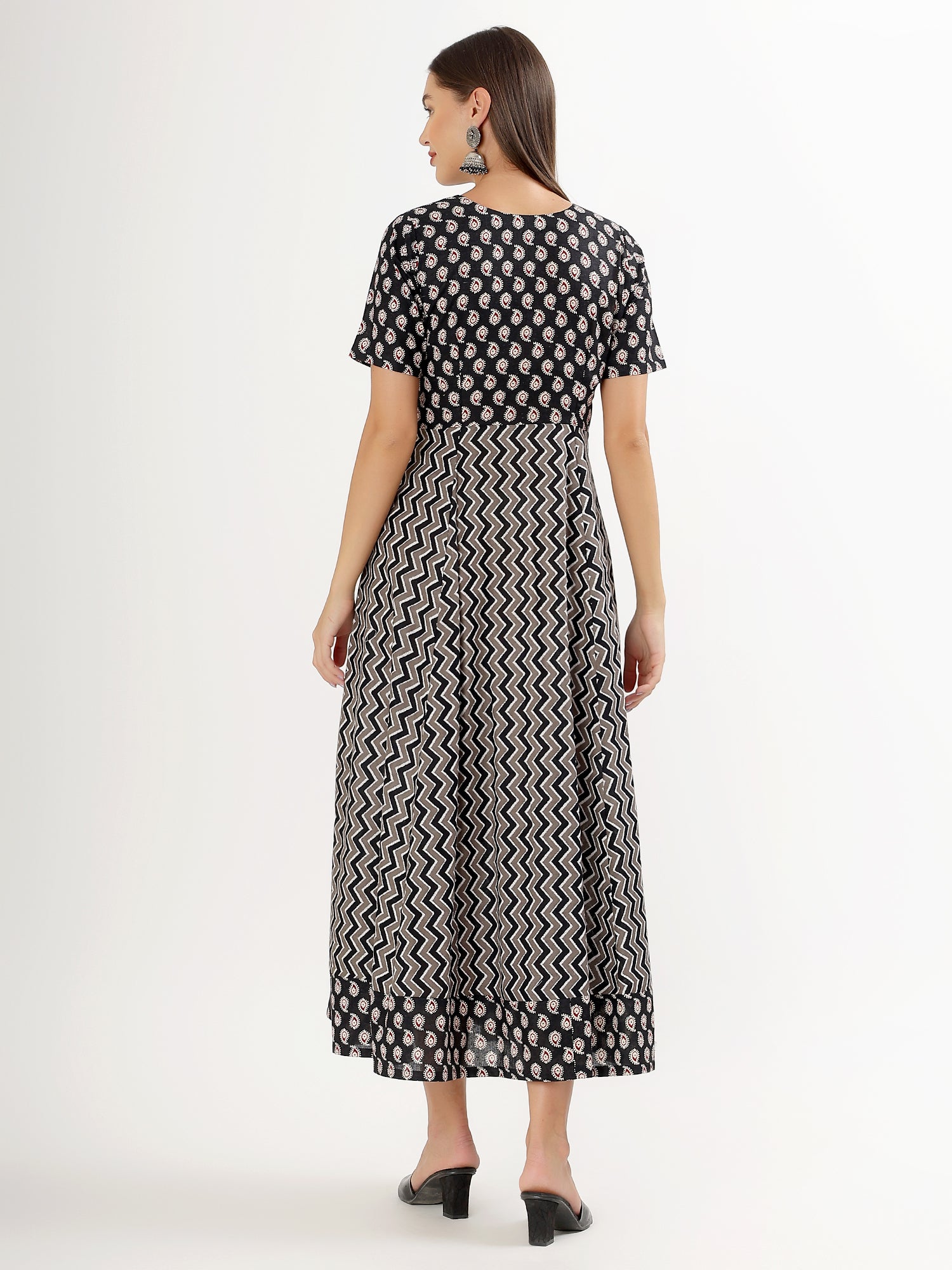 Chic Black & White Geometric Cotton Summer Dress