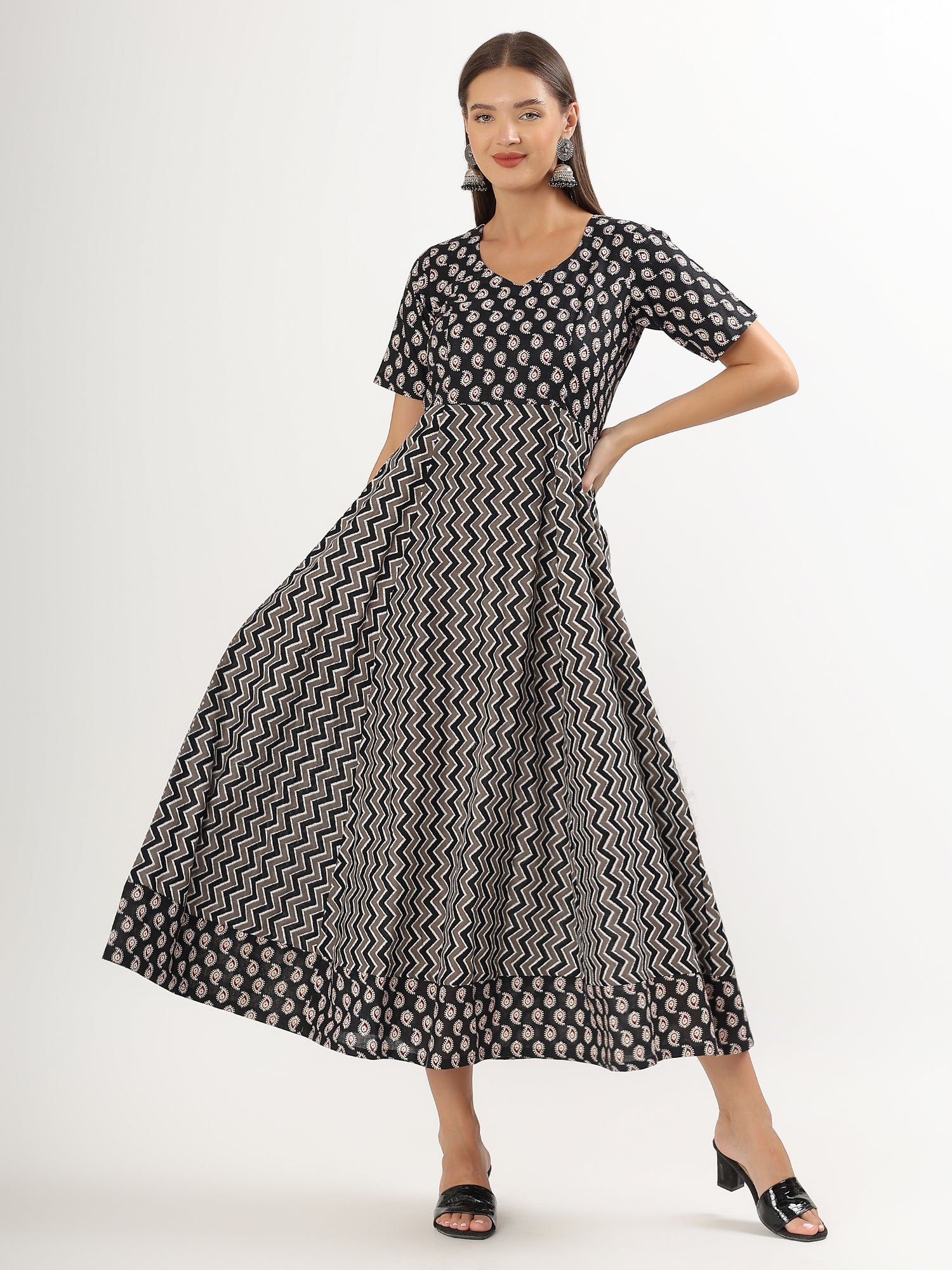 Chic Black & White Geometric Cotton Summer Dress