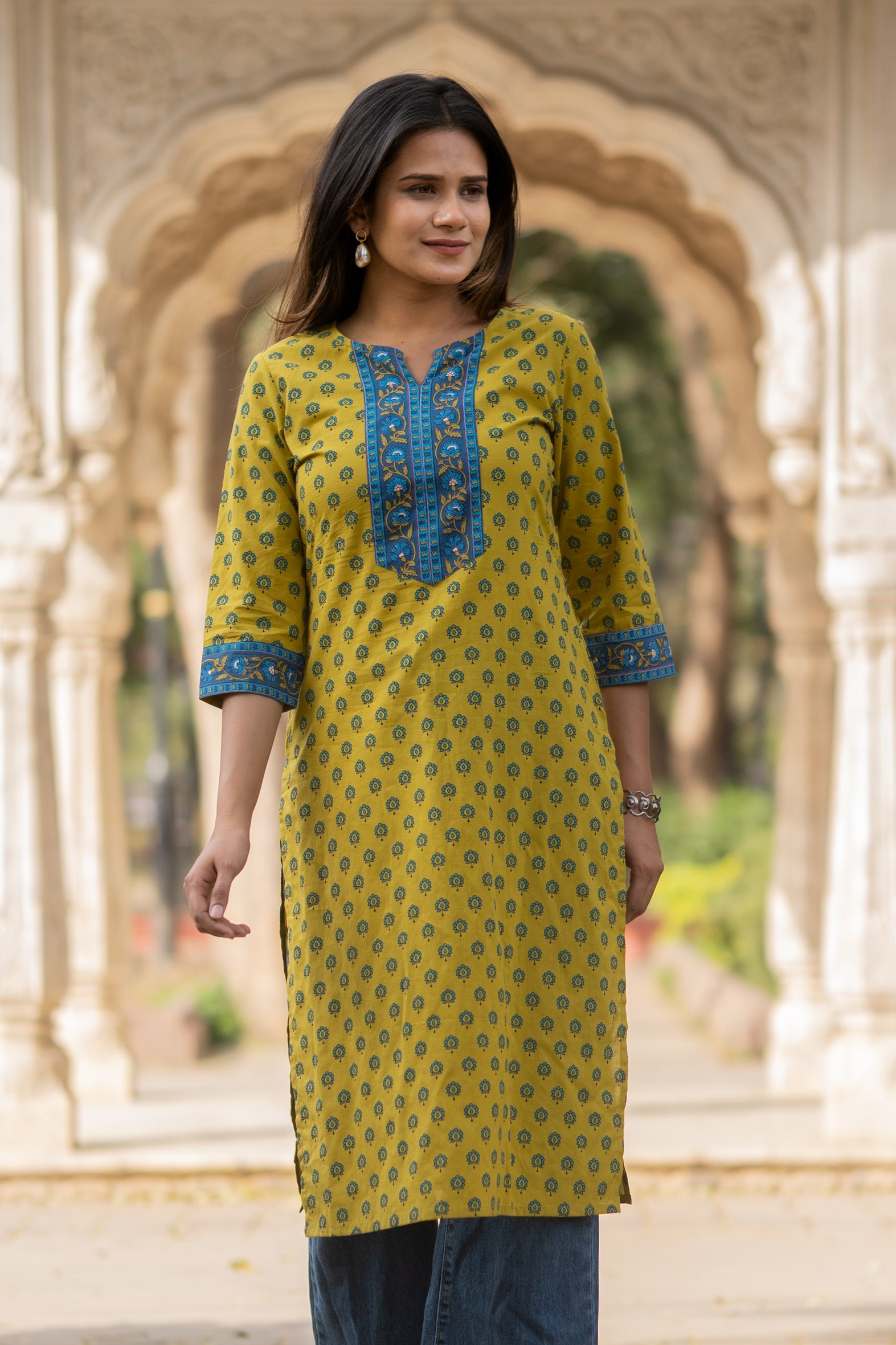 Green Barik Butti Printed Cotton Straight Kurta
