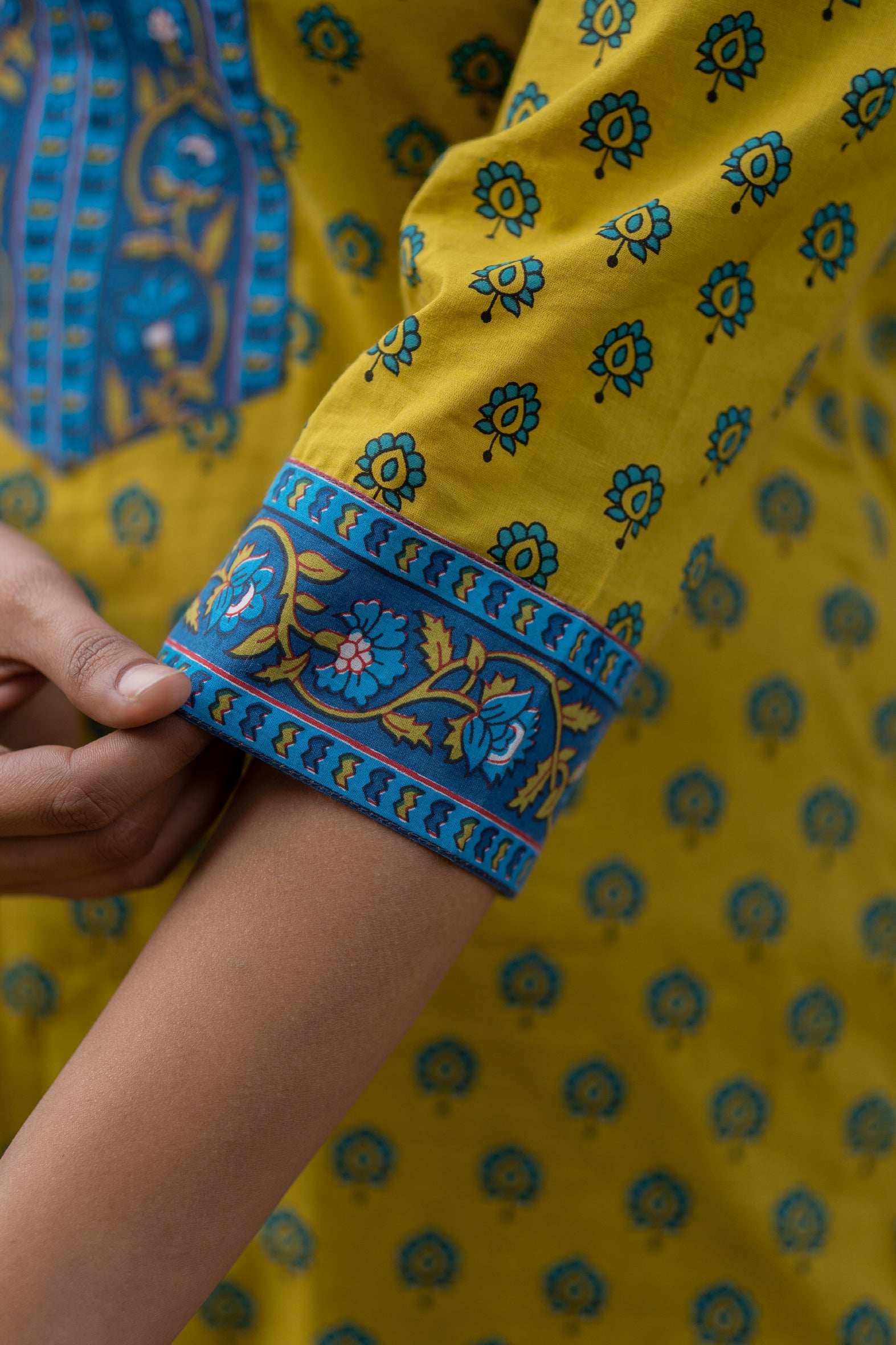 Green Barik Butti Printed Cotton Straight Kurta