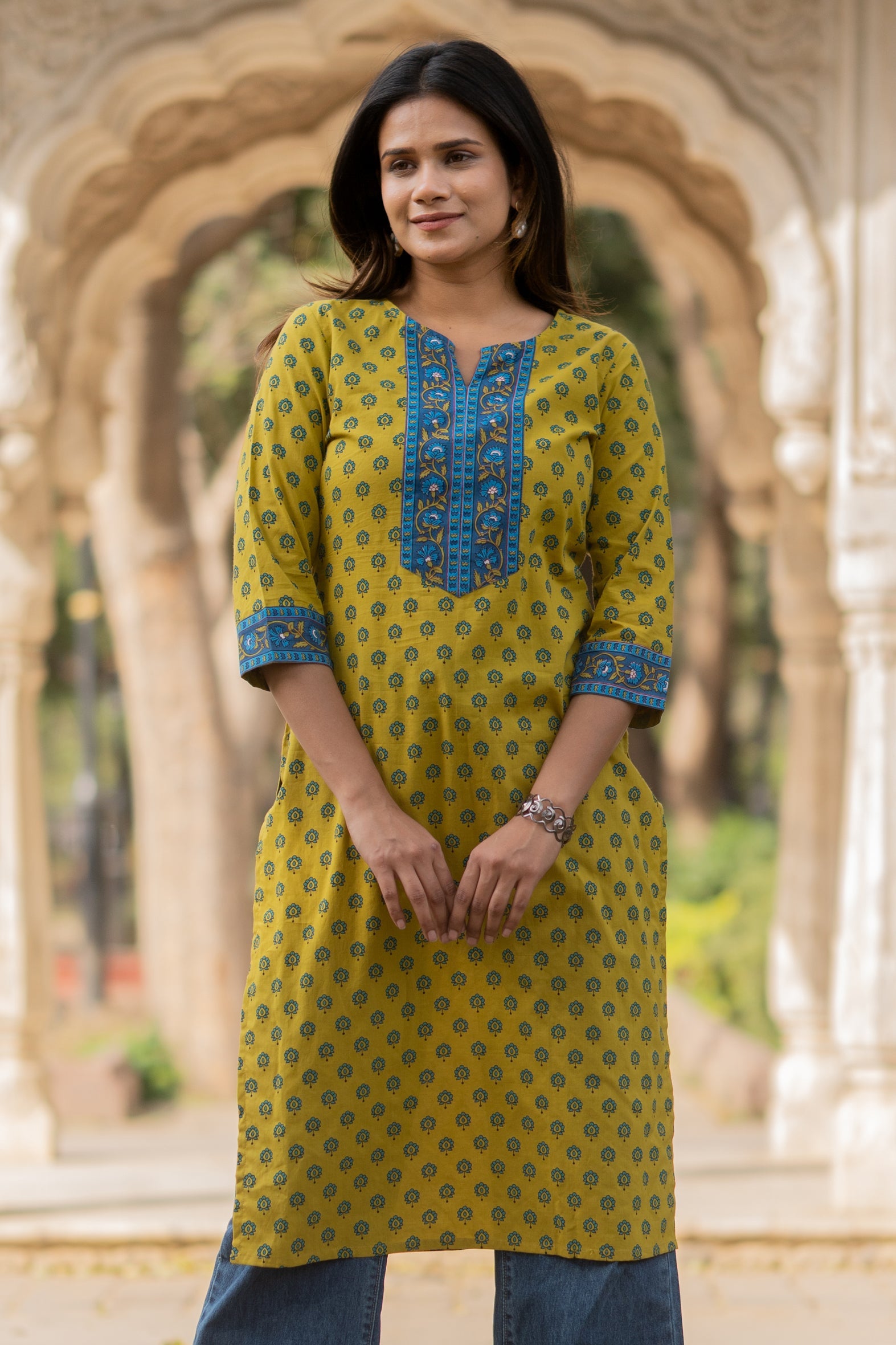 Green Barik Butti Printed Cotton Straight Kurta