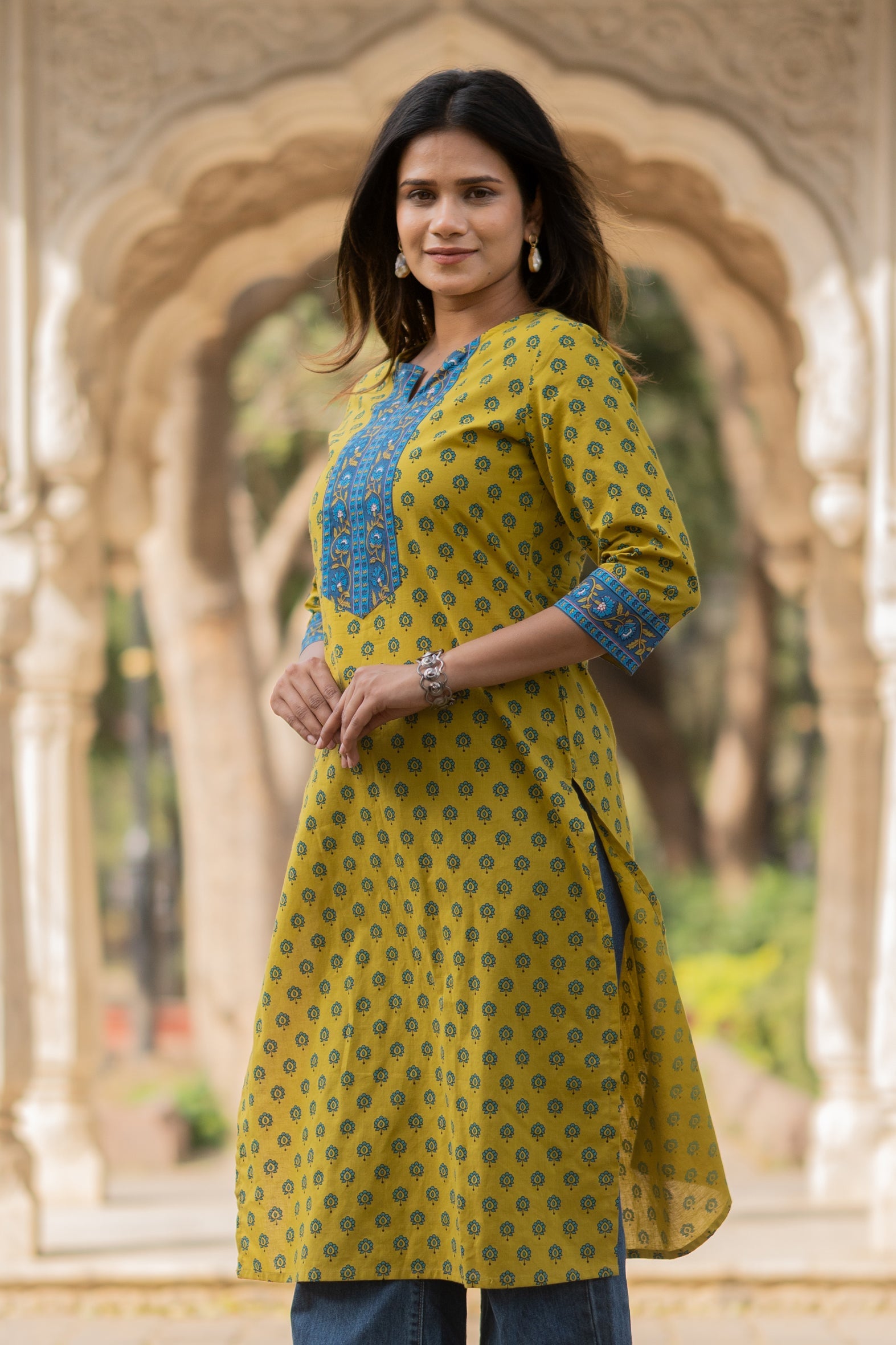 Green Barik Butti Printed Cotton Straight Kurta