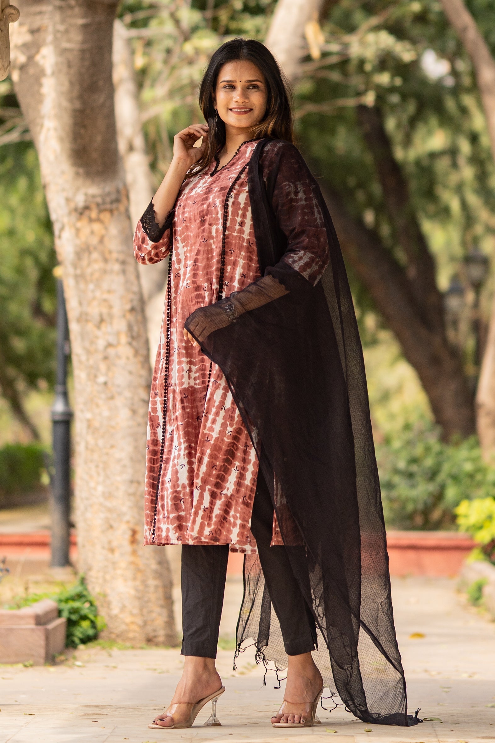 Maroon Tie Dye Shibori Print Cotton Kurta Pants Dupatta Set