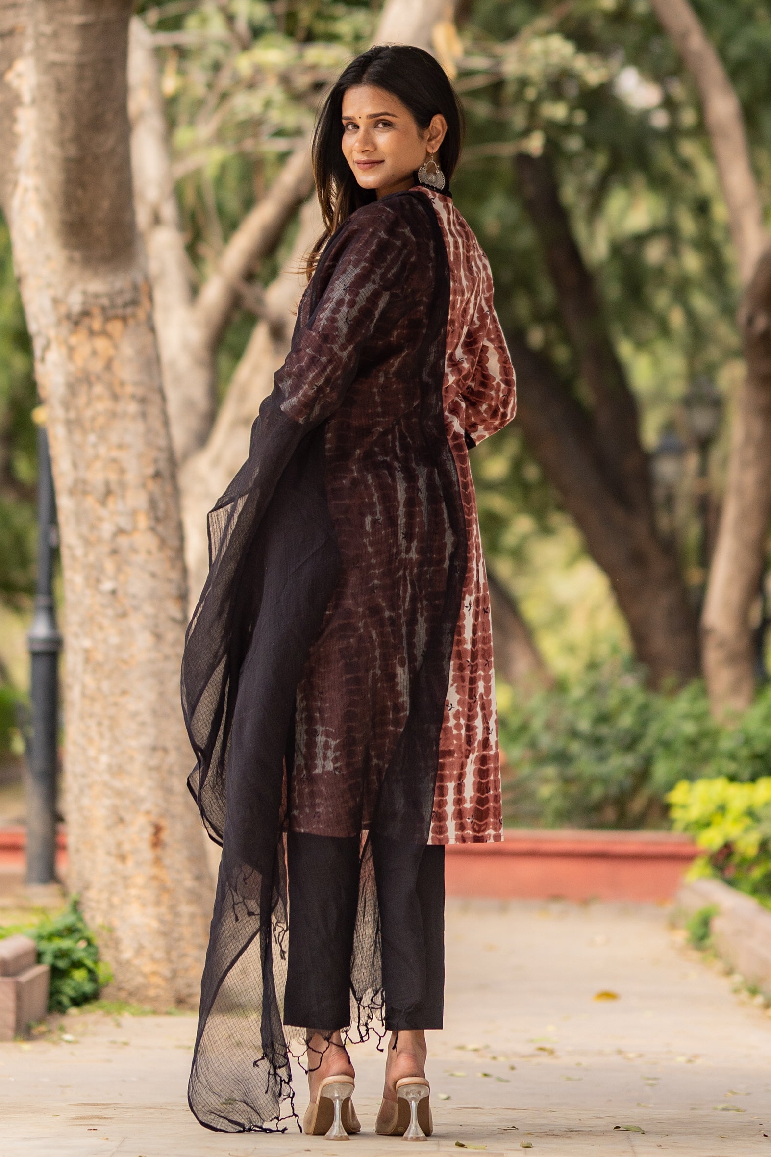 Maroon Tie Dye Shibori Print Cotton Kurta Pants Dupatta Set