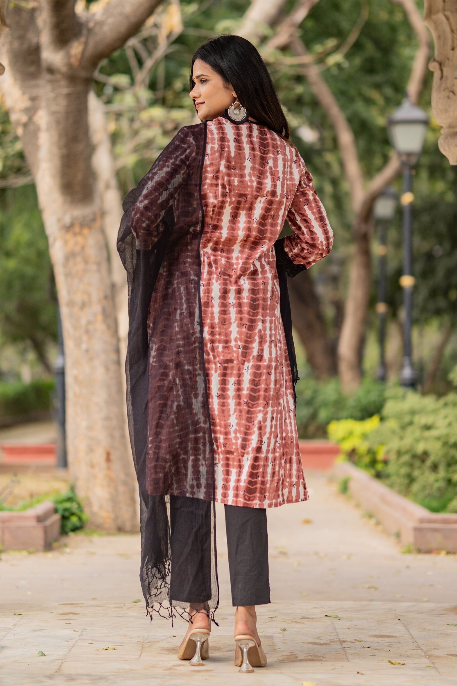 Maroon Tie Dye Shibori Print Cotton Kurta Pants Dupatta Set