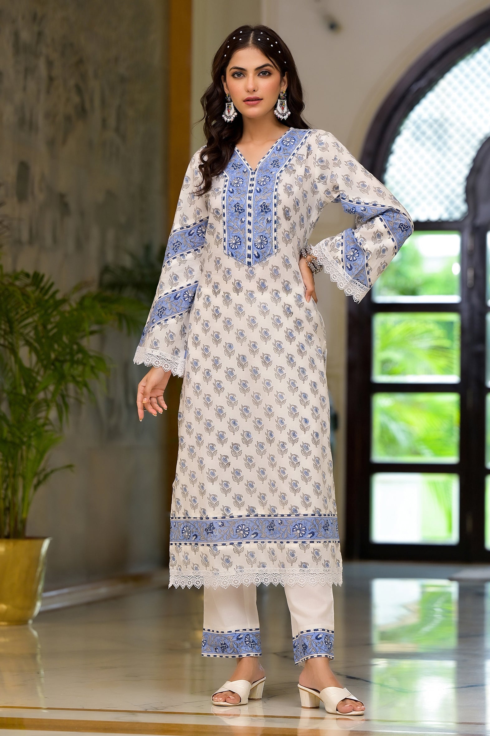 Blue and White Cotton Mughal Floral Block Printed Kurta Pant Set With Dupatta