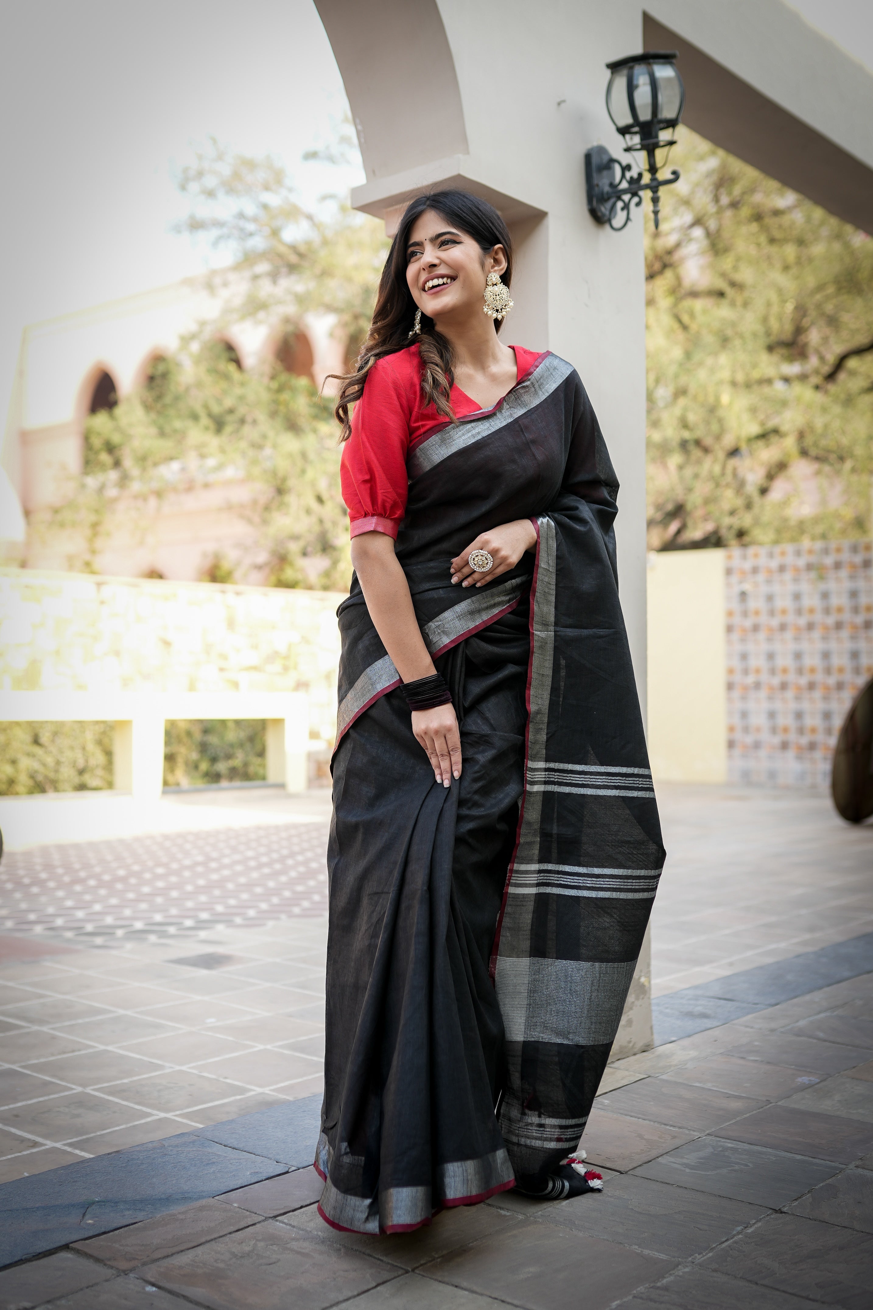 Luxurious Black Linen Blend Saree - Elegant & Stylish