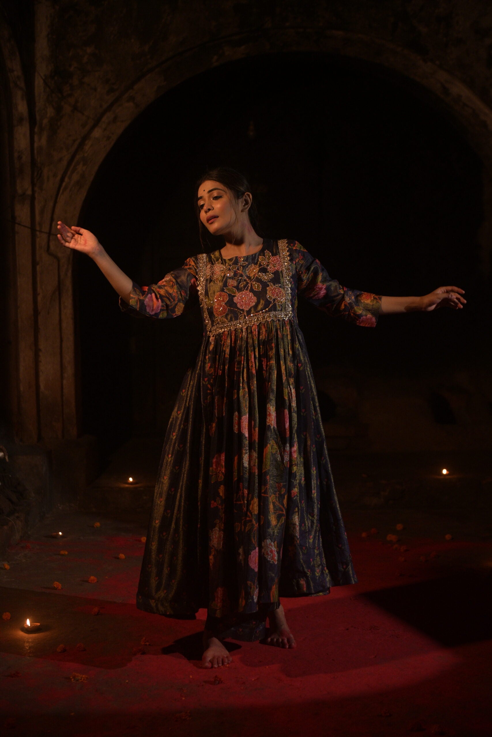 Elegant Floral Grey Falling Tissue Anarkali Kurta Metallic Motifs