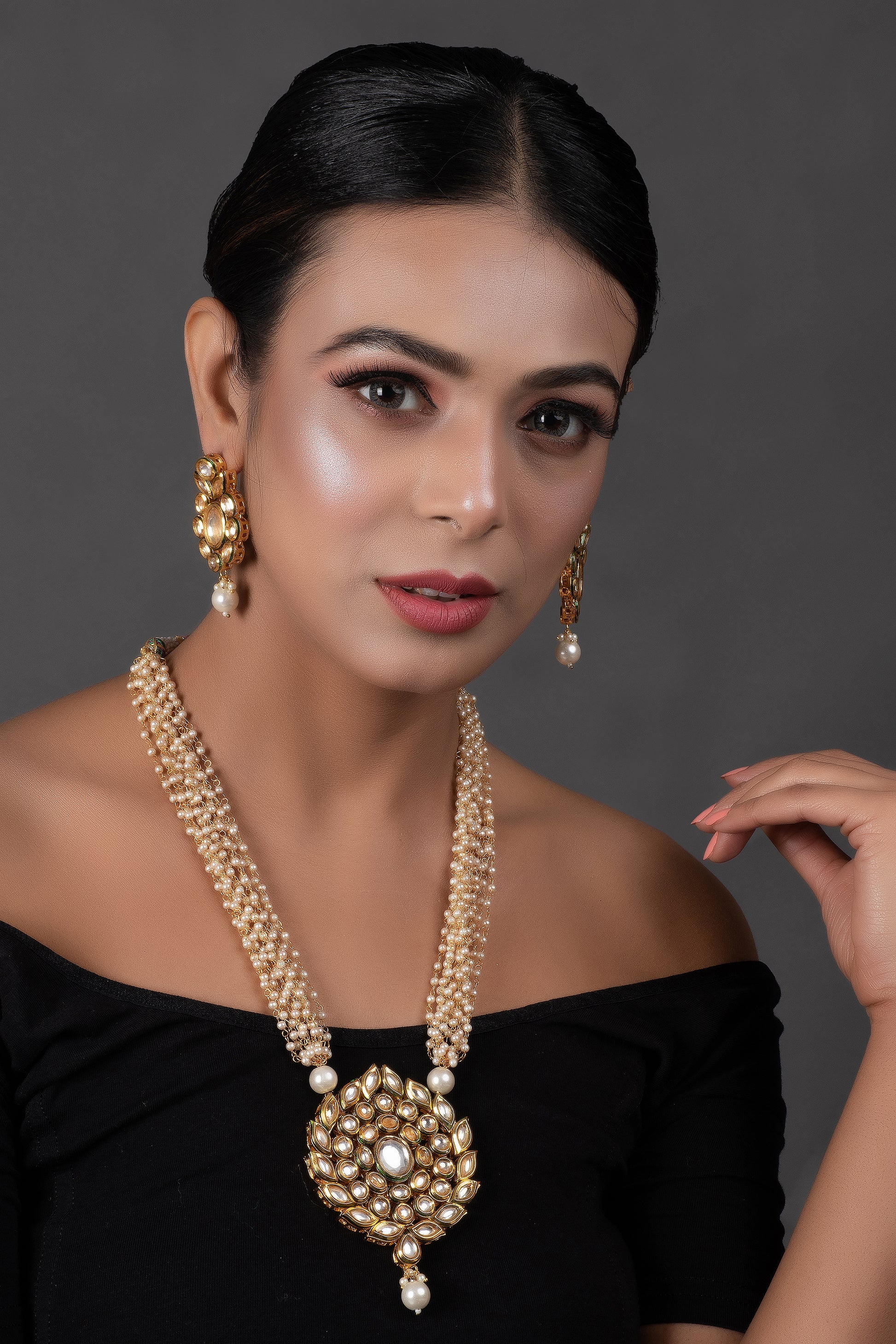 Kundan and Pearl Necklace Set