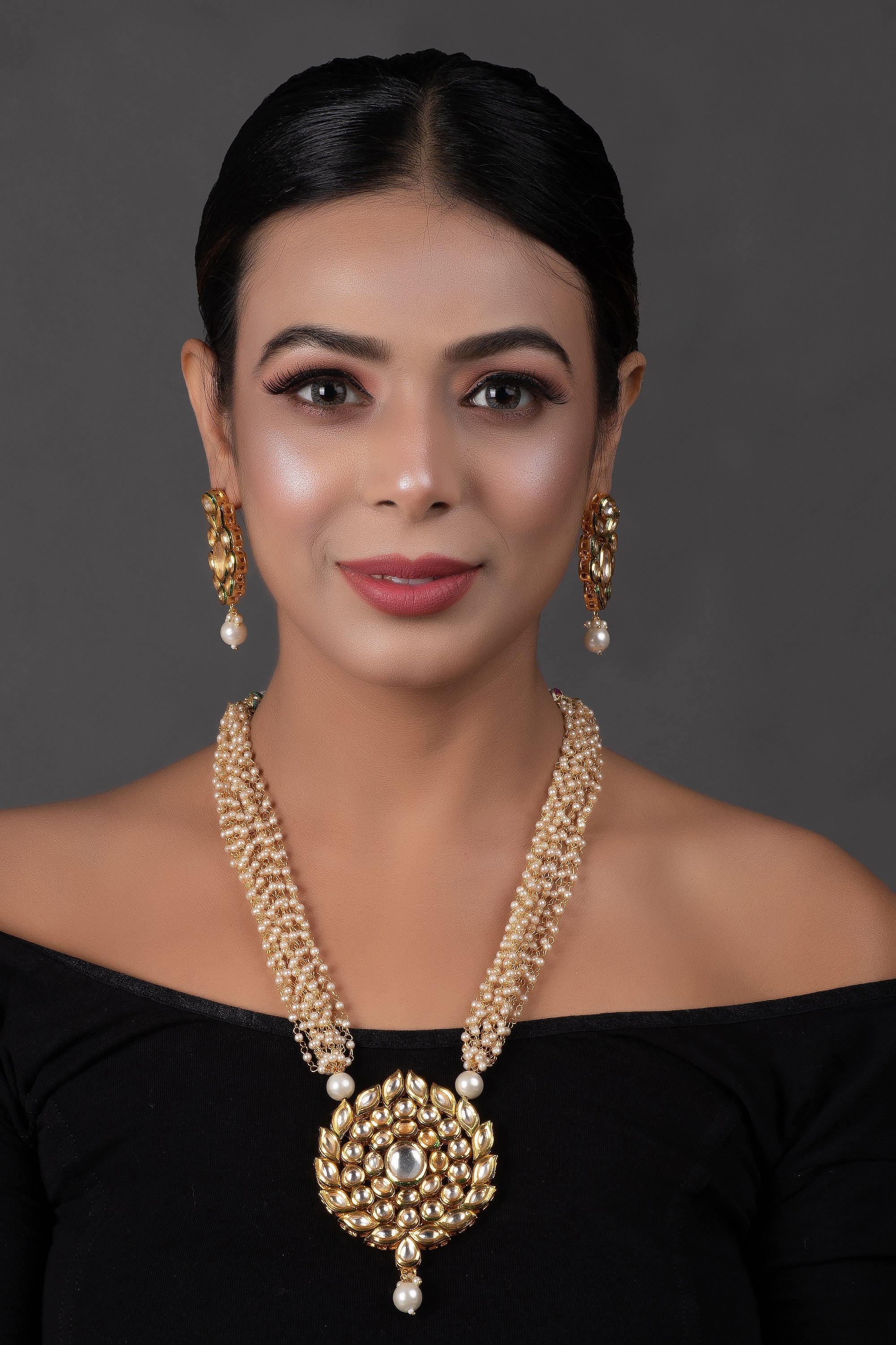 Kundan and Pearl Necklace Set