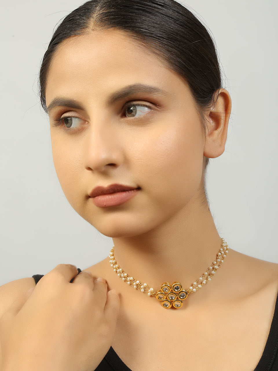 Sleek floral shaped Kundan inspired choker