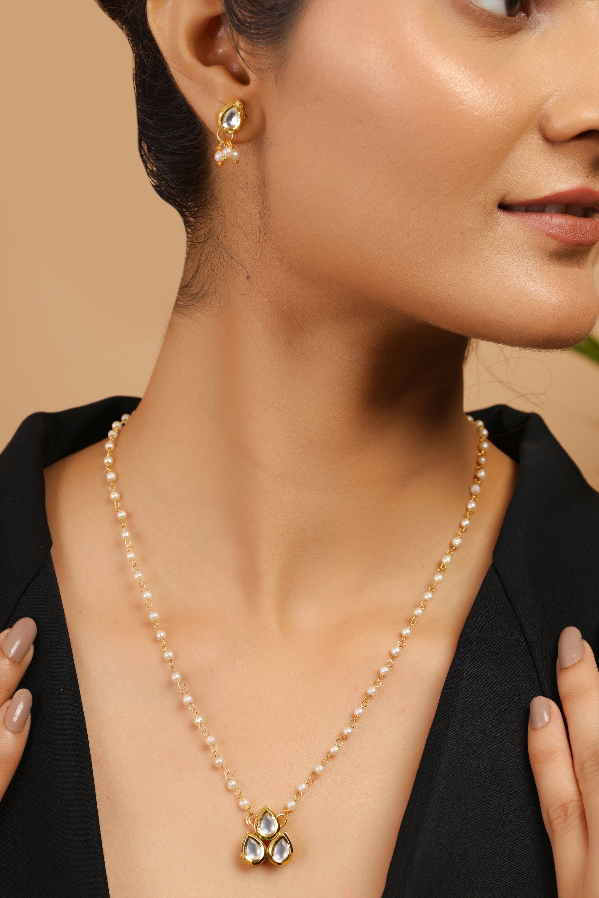 Tear Drops Kundan Necklace With Pearls