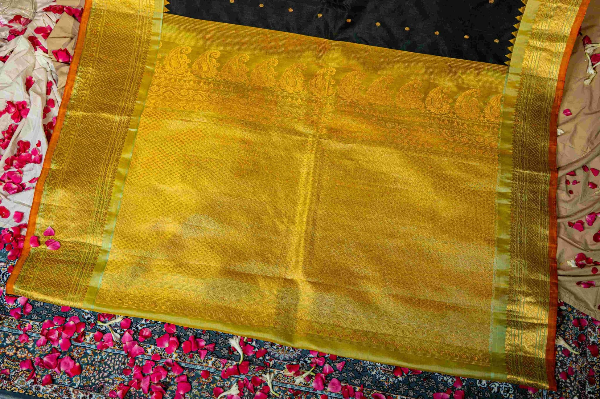 Emerald Green Orange Gadwal Silk Saree Booti Minimal Traditional Border