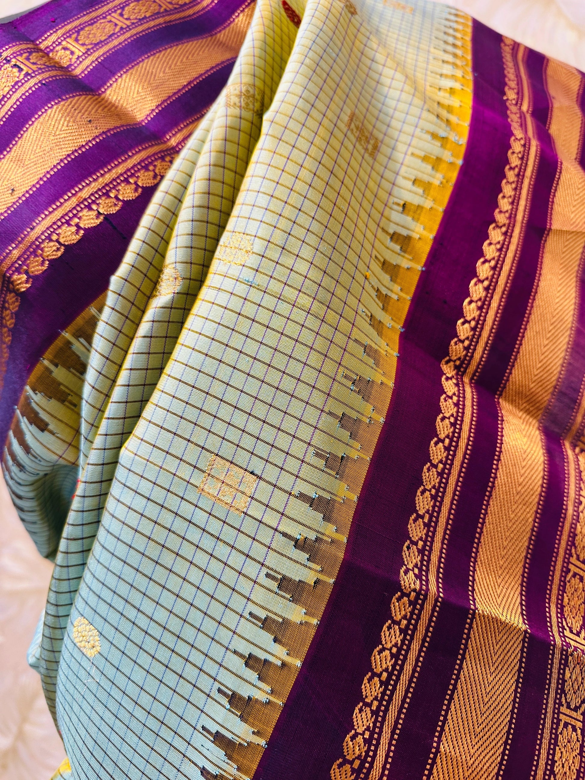 Stunning Green Mehendi Checkered Gadwal Pattu Saree Gold Zari
