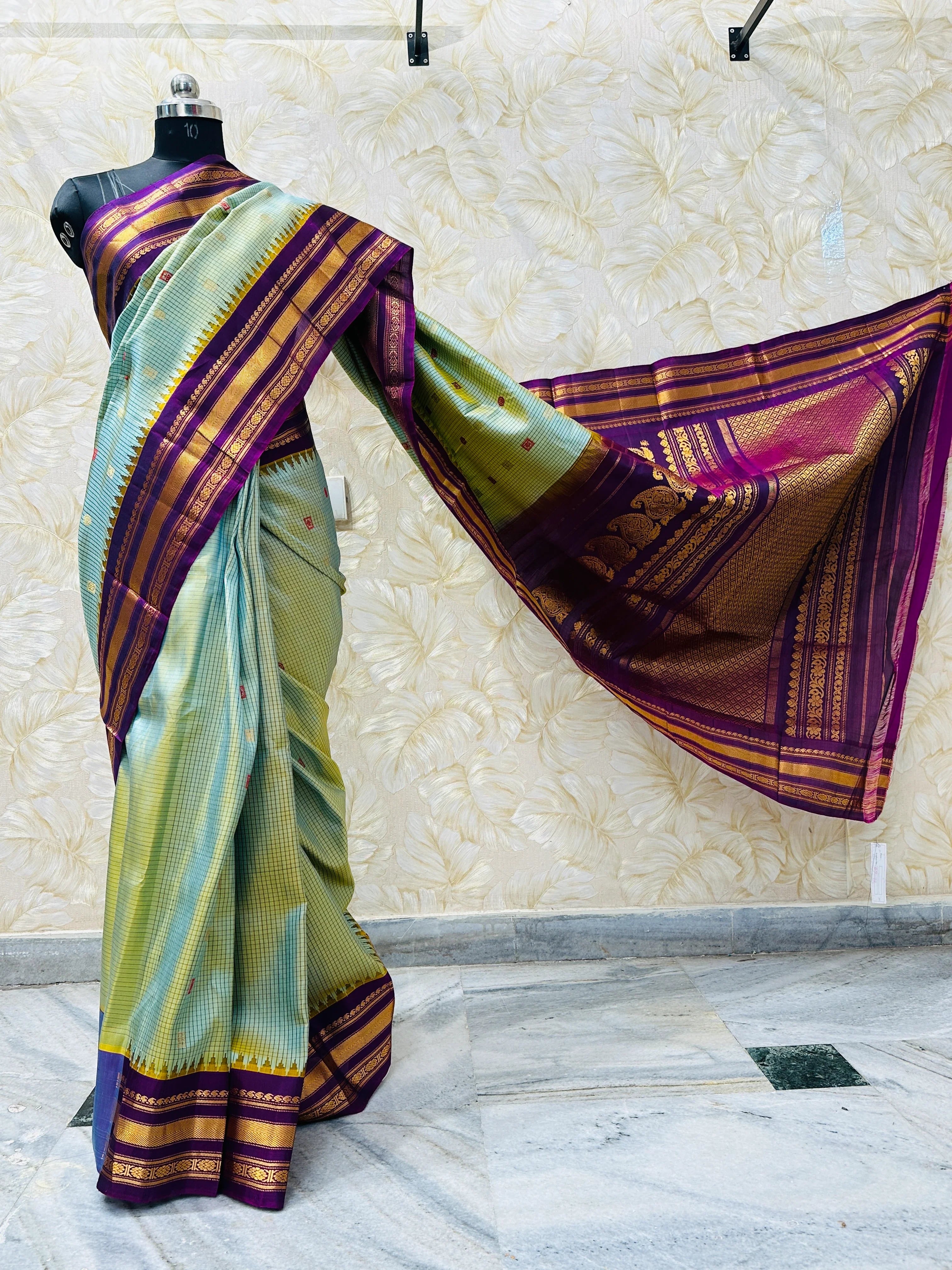 Stunning Green Mehendi Checkered Gadwal Pattu Saree Gold Zari