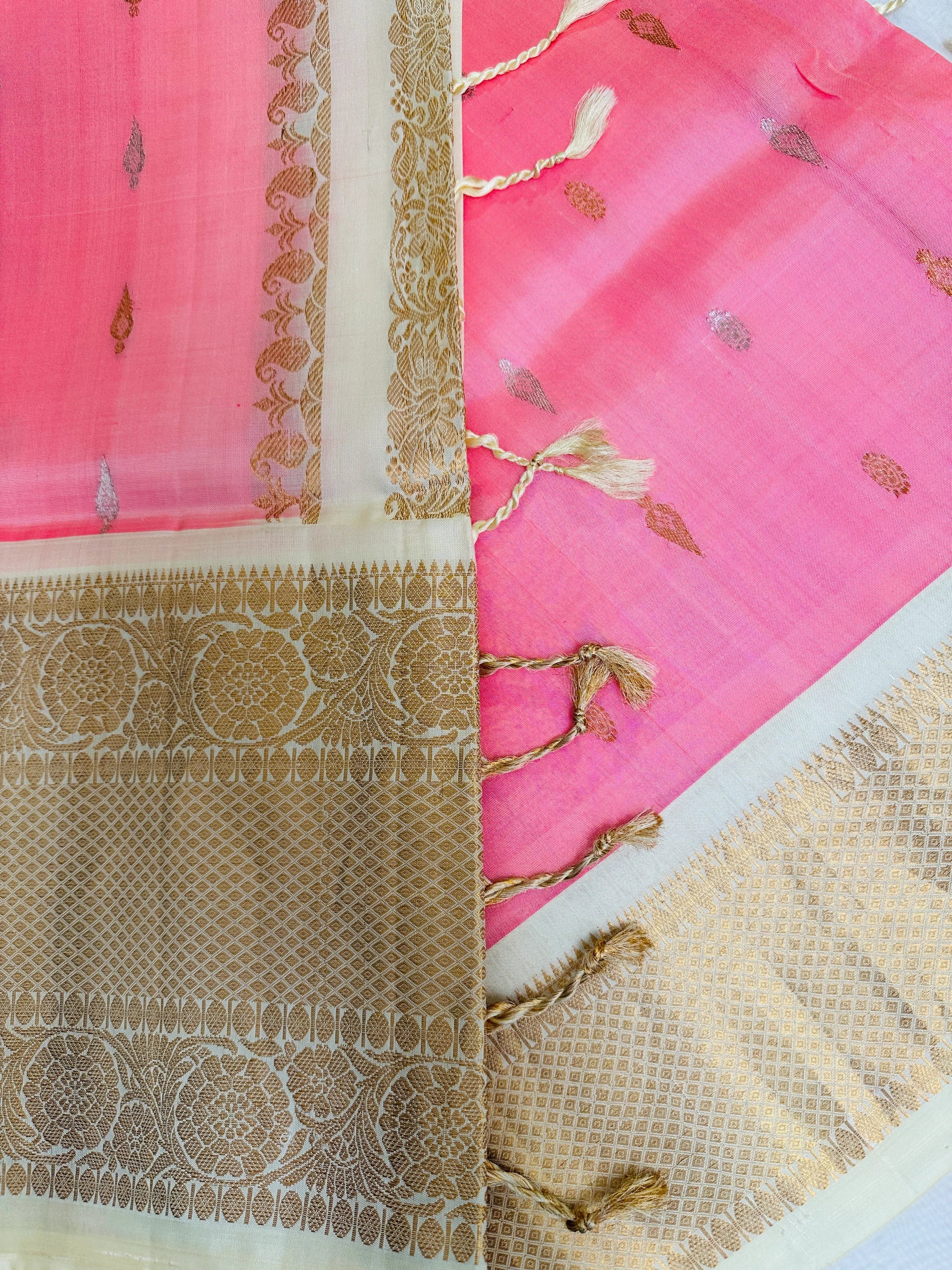 Breathtaking Pink Vibrant Gadwal Pattu Saree Gold Silver Zari Motifs
