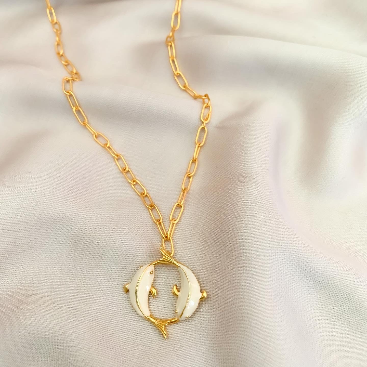 The Un-selfish Fishes Necklace (NK3027)