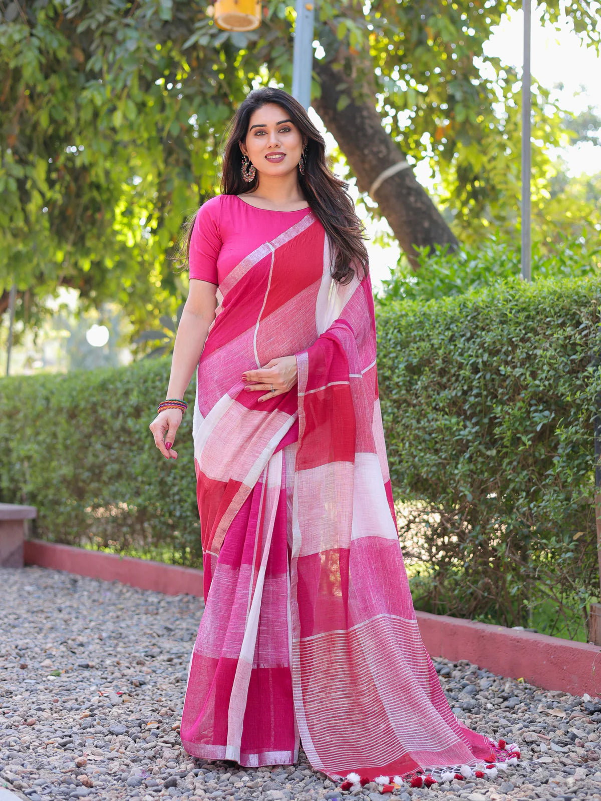 Manjari checks Linen saree with Blouse
