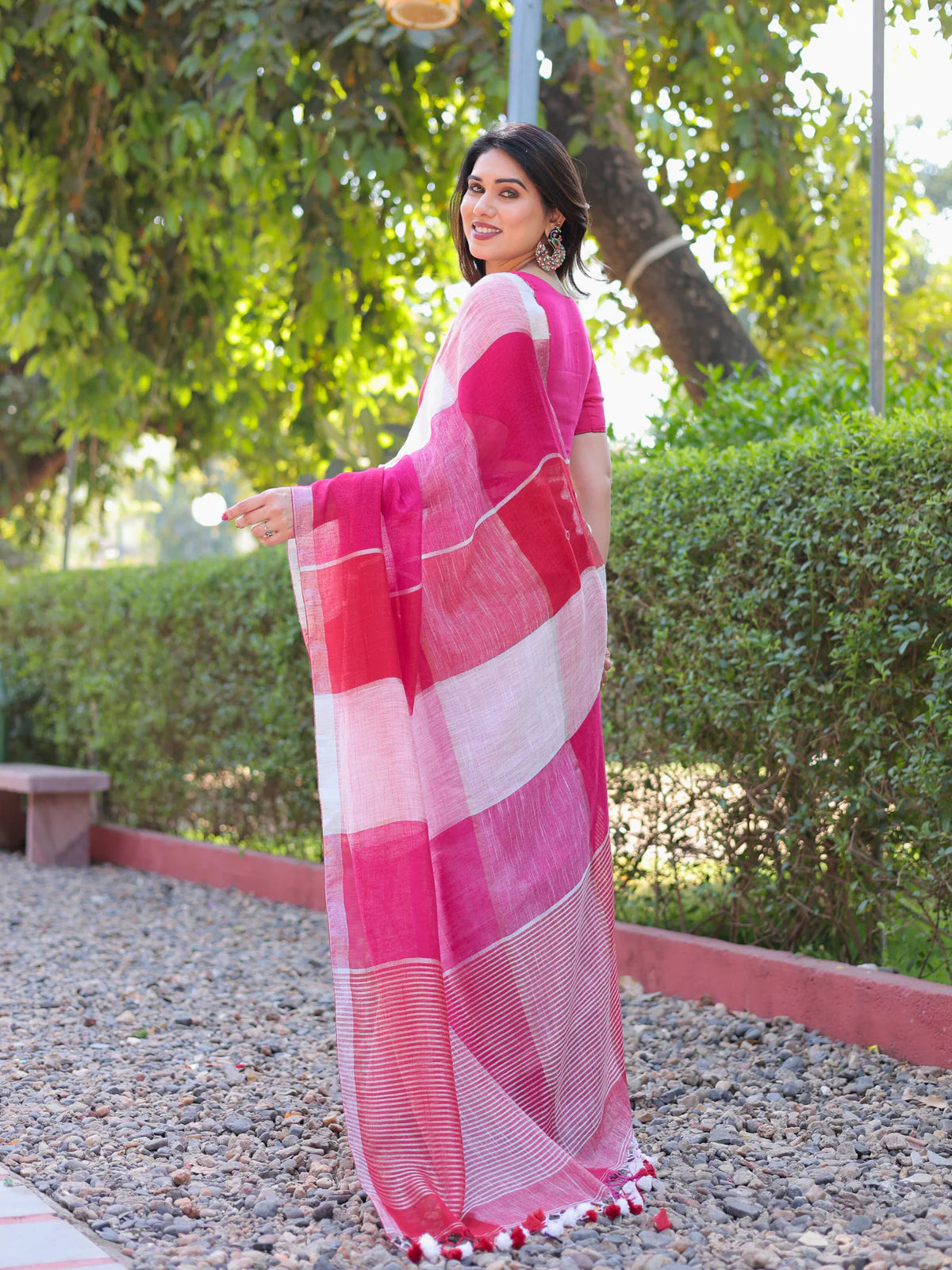 Manjari checks Linen saree with Blouse