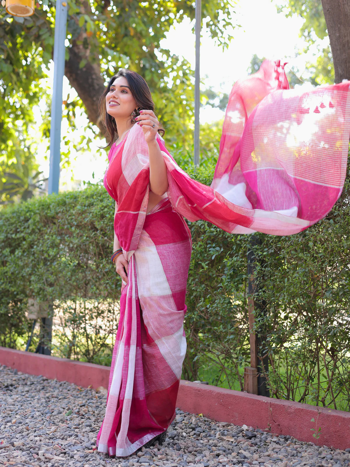Manjari checks Linen saree with Blouse