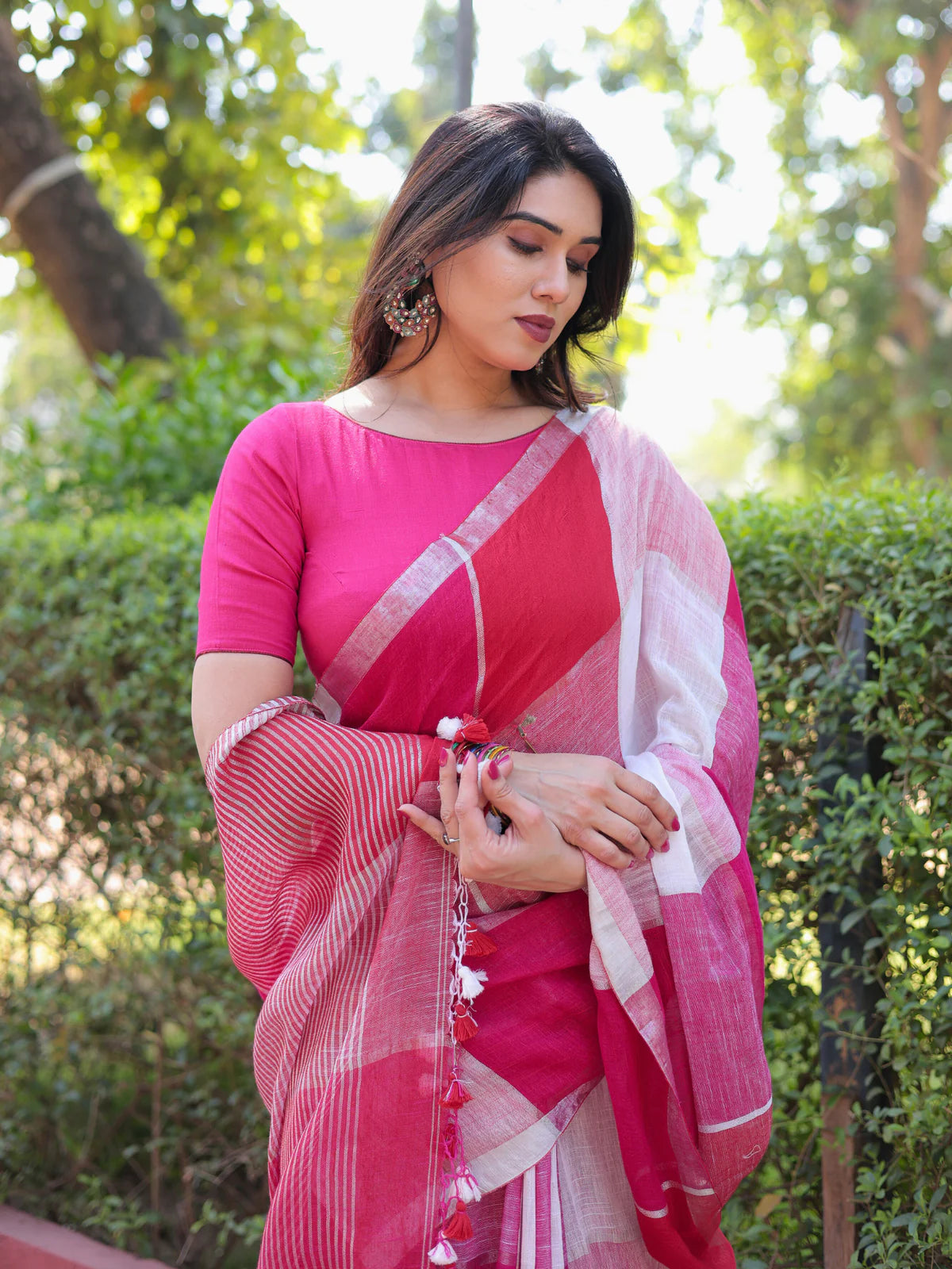 Manjari checks Linen saree with Blouse