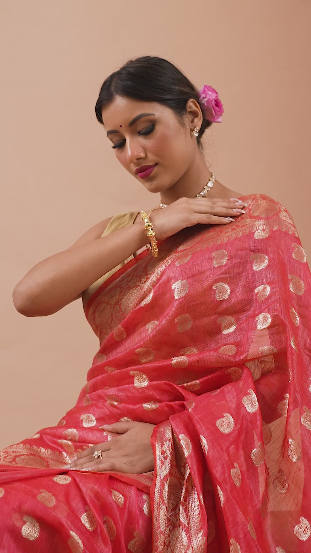 Load video: Tomato Red Linen Zari Boota Saree